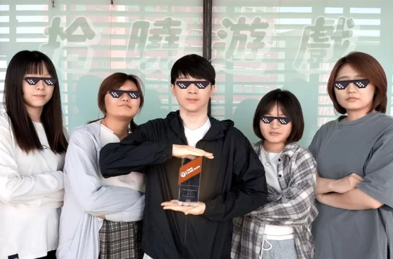 拾曉遊戲勇奪Premio al juego independiente最佳美術！
