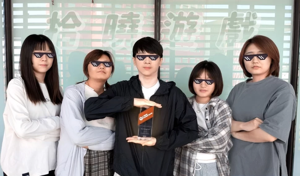 拾曉遊戲勇奪Premio al juego independiente最佳美術！