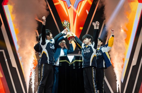 稱霸國際舞台！ 閃電狼 4 ： 2 擊敗泰國勁旅 EA 勇奪傳說對決 APL 2025 世界冠軍