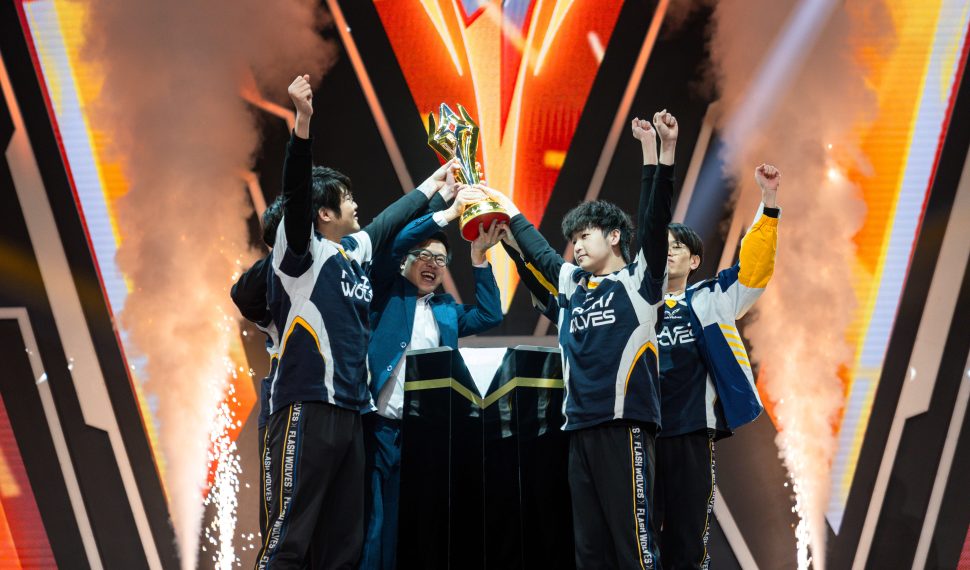 稱霸國際舞台！ 閃電狼 4 ： 2 擊敗泰國勁旅 EA 勇奪傳說對決 APL 2025 世界冠軍
