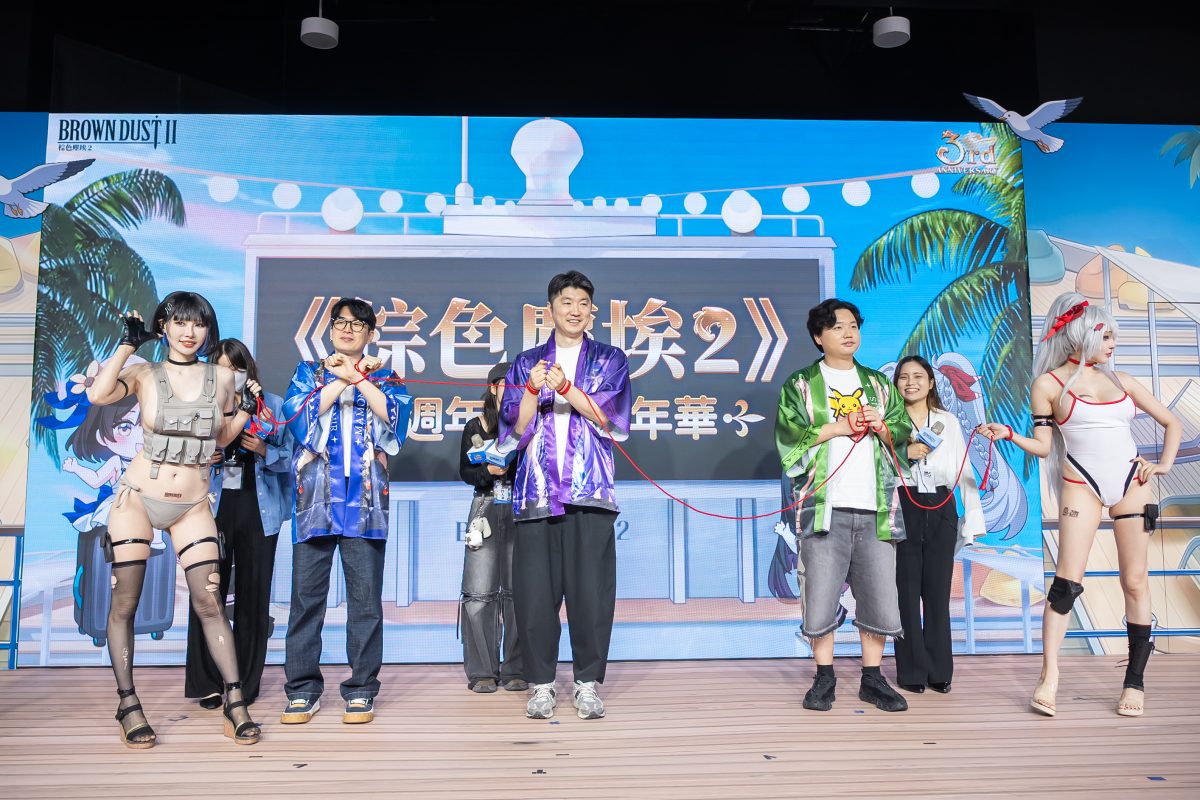 NEOWIZ 手遊《棕色塵埃2》3 週年粉絲嘉年華活動熱烈進行中韓國開發團隊跨海來台，玩家冒雨熱情參與共慶 3 personas