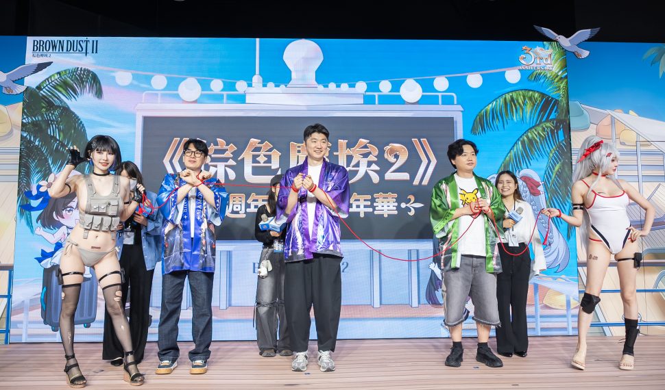 NEOWIZ 手遊《棕色塵埃2》3 週年粉絲嘉年華活動熱烈進行中韓國開發團隊跨海來台，玩家冒雨熱情參與共慶 3 personas