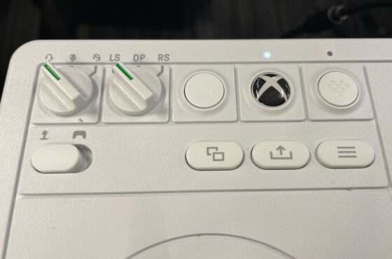 8BitDo 無線街機格鬥棒（Xbox 和 PC）評論 – 打孔