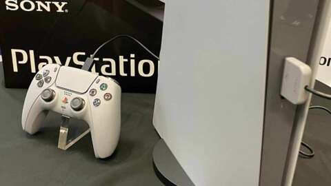 PlayStation 老闆 Jim Ryan 在退休派對上剛剛得到了一台 PS1 風格的 PS5，但你卻買不到