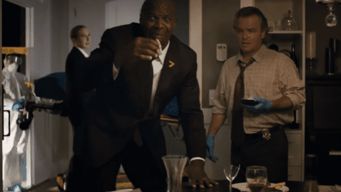 特里·克魯斯 (Terry Crews) 在《黑色行動 7》新廣告中發現了一根被切斷的拇指