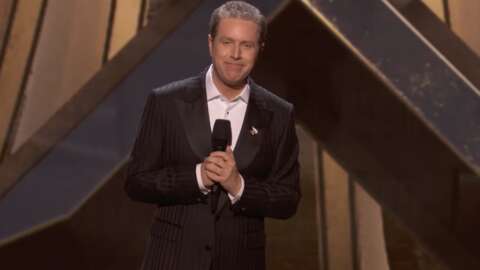 傑夫·基斯利 (Geoff Keighley) 在 2025 年遊戲頒獎典禮上向父親致以衷心的敬意 傑夫·基斯利 (Geoff Keighley) 在 2025 年遊戲頒獎典禮上向父親致以衷心的敬意