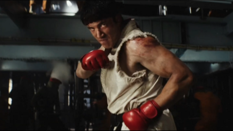 第一部街頭霸王電影鏡頭看起來明亮多彩,然後他們毆打了一輛車 第一部街頭霸王電影鏡頭看起來明亮多彩,然後他們毆打了一輛車