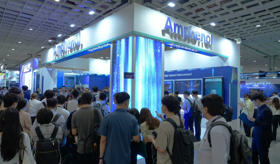 Amphenol ACS 於 COMPUTEX 2025「Body of AI」展區震撼登場13大核心事業部聯手呈現 AI 資料中心關鍵連接科技 Amphenol ACS 於 COMPUTEX 2025「Body of AI」展區震撼登場13大核心事業部聯手呈現 AI 資料中心關鍵連接科技