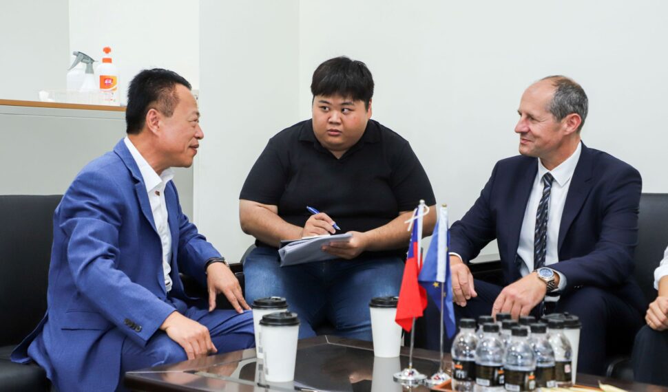 歐洲經貿辦事處谷力哲處長拜會嘉義縣府 尋求無人機產業合作契機 歐洲經貿辦事處谷力哲處長拜會嘉義縣府 尋求無人機產業合作契機