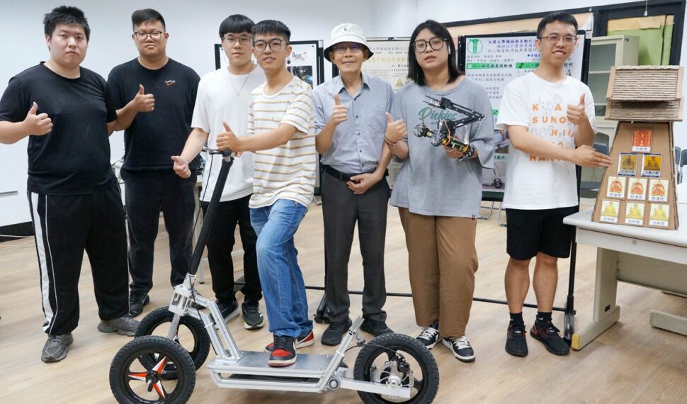 大葉機械系專題成果展 AI結合創意成功開發出辨識能力的智慧載具 大葉機械系專題成果展 AI結合創意成功開發出辨識能力的智慧載具