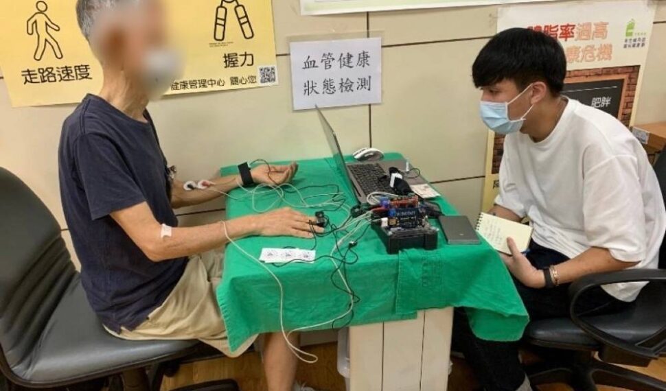 穿戴式AI智慧裝置一分鐘檢測血管健康 臺科大教授許昕創新研發受矚 穿戴式AI智慧裝置一分鐘檢測血管健康 臺科大教授許昕創新研發受矚