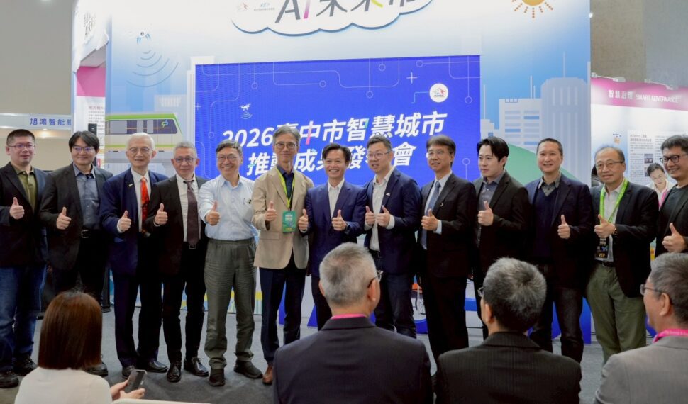 台中「AI力」美日德菲泰印奧巴8國組團親臨體驗